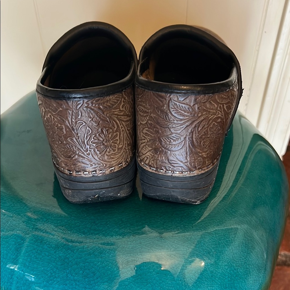 Dansko XP Brown Embossed Clogs - Picture 4 of 5